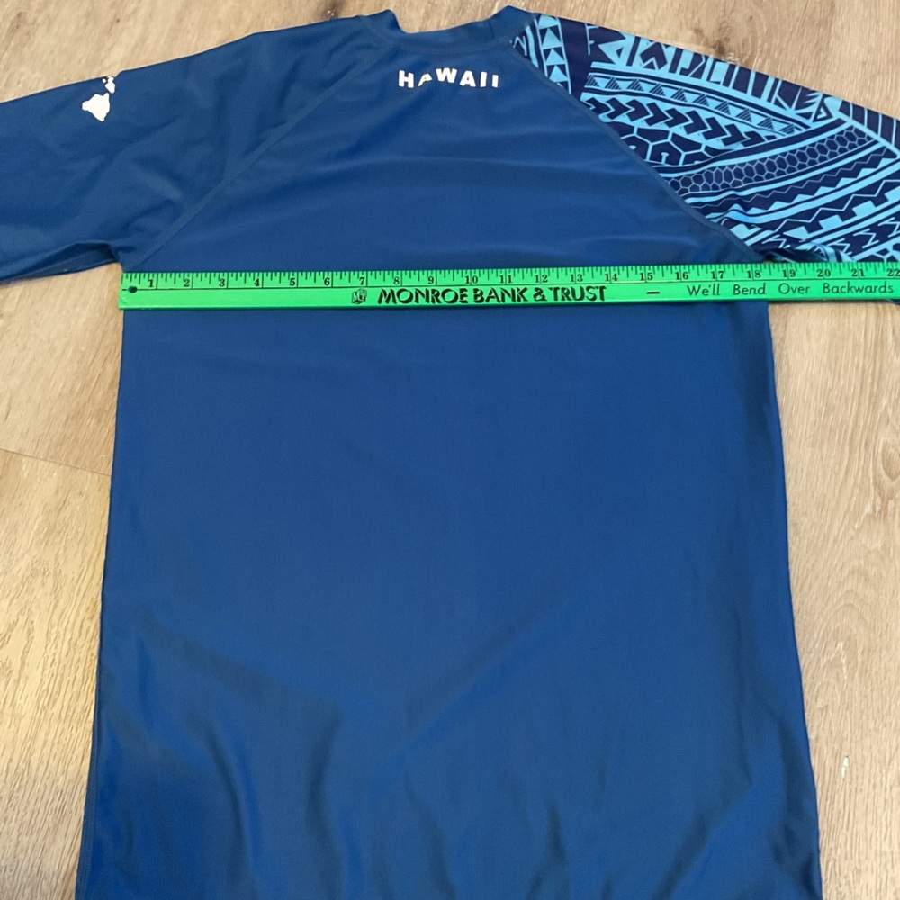 Hawaii Lea - Blue Long Sleeve Rash Guard with Tribal Print - Ladies Size Small - Picture 8 of 13